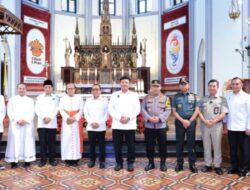 Misa Malam Natal Menkopolkam-Kapolri Sambangi Gereja Katedral Jakarta