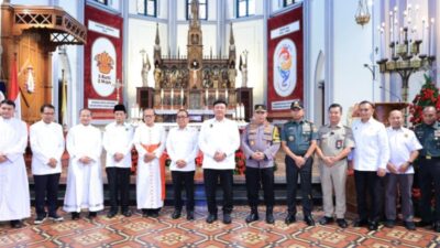 Misa Malam Natal Menkopolkam-Kapolri Sambangi Gereja Katedral Jakarta