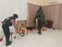 Jelang Misa Natal, Polres Jombang Lakukan Sterilisasi Gereja