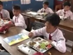 Ribuan Siswa Sidoarjo Mulai Terima Makanan Bergizi Gratis
