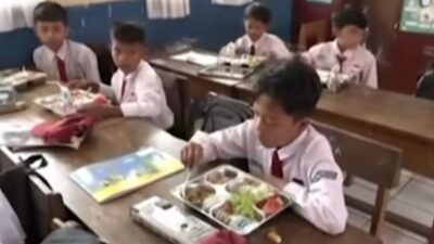 Ribuan Siswa Sidoarjo Mulai Terima Makanan Bergizi Gratis