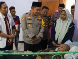 Anjangsana Anggota Yang Sakit, Kapolres Jombang Berikan Motivasi