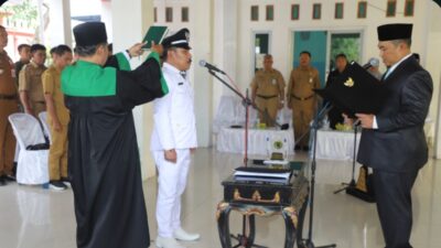 Shollahuddin Resmi Dilantik Sebagai KDAW Desa Karobelah