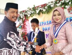 SDN Plosogenuk 2 Cetak Generasi Berakhlak dan Berprestasi