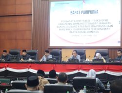 Rapat Paripurna DPRD Jombang Setujui Raperda BPR Jombang Menjadi Perda