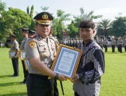 Polres Jombang Berikan Penghargaan Kepada Personel Polsek Ngoro Dan Masyarakat Berprestasi