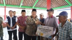 Bupati Jombang Warsubi Mulai Luncurkan Penyaluran Bantuan Pangan Di Plandaan