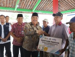 Bupati Jombang Warsubi Mulai Luncurkan Penyaluran Bantuan Pangan Di Plandaan