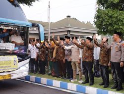 Bupati Warsubi Lepas Keberangkatan Jemaah Haji Jombang Kloter 60 & 61 Ke Tanah Suci