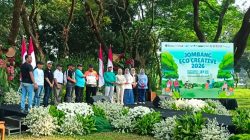 Bupati Warsubi Apresiasi Pejuang Lingkungan Jombang, Lima Petugas Kebersihan Dapat Hadiah Umrah di JEC 2026