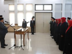 Bupati Warsubi Lantik Pejabat Administrator, Pengawas, Dan Kepala Sekolah Di Ruang Swagata Kabupaten Jombang