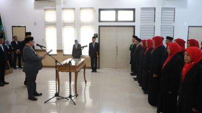 Bupati Warsubi Lantik Pejabat Administrator, Pengawas, Dan Kepala Sekolah Di Ruang Swagata Kabupaten Jombang