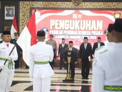 Bupati Warsubi Resmi Kukuhkan Paskibraka Kabupaten Jombang Tahun 2026